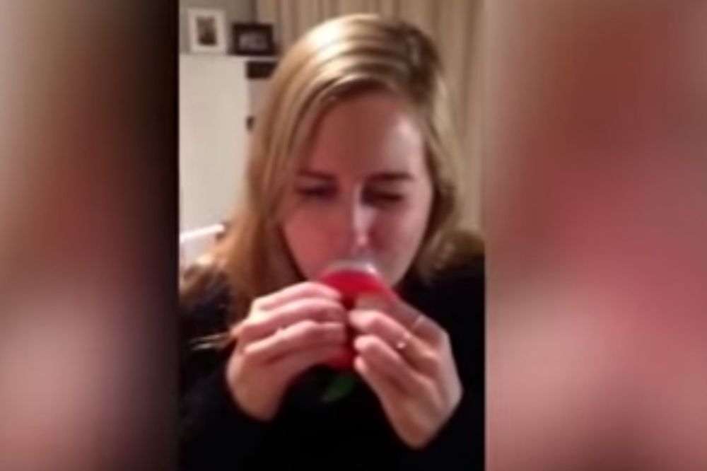 (VIDEO) O BOŽE, ŠTA JE TO URADILA: Britni (24) htela usne kao starleta, evo šta joj se desilo!
