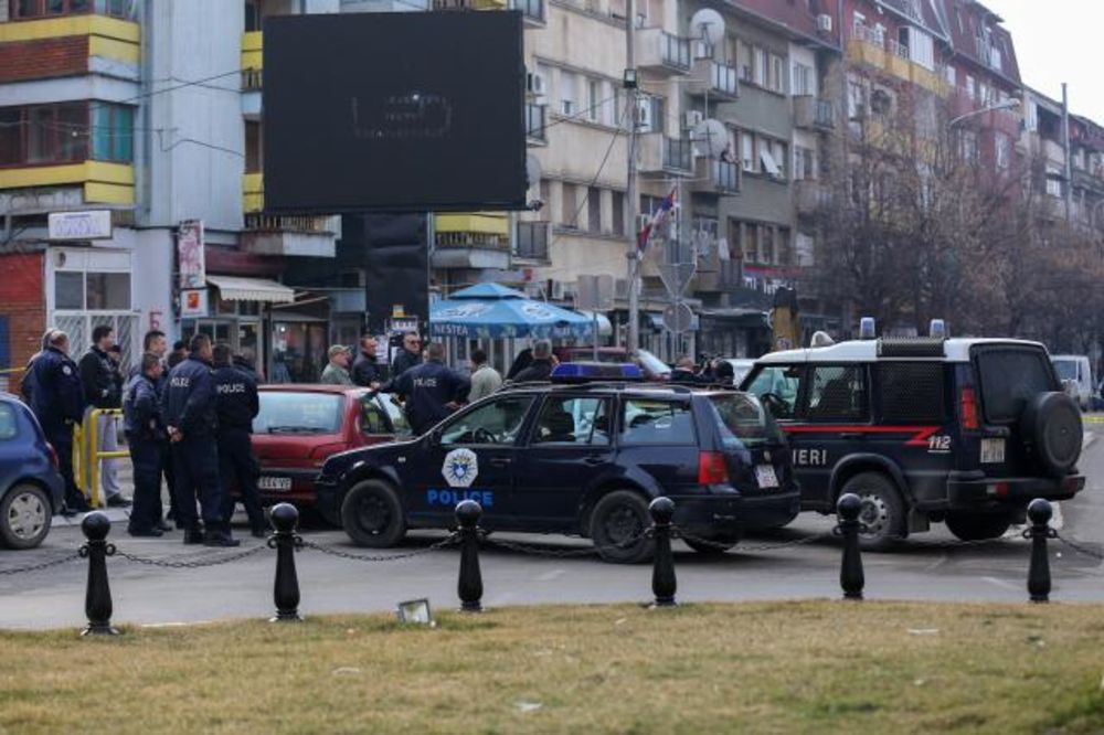 SPREČEN VELIKI INCIDENT: U Mitrovici uhapšeni maloletni Albanci s pištoljem i dva noža