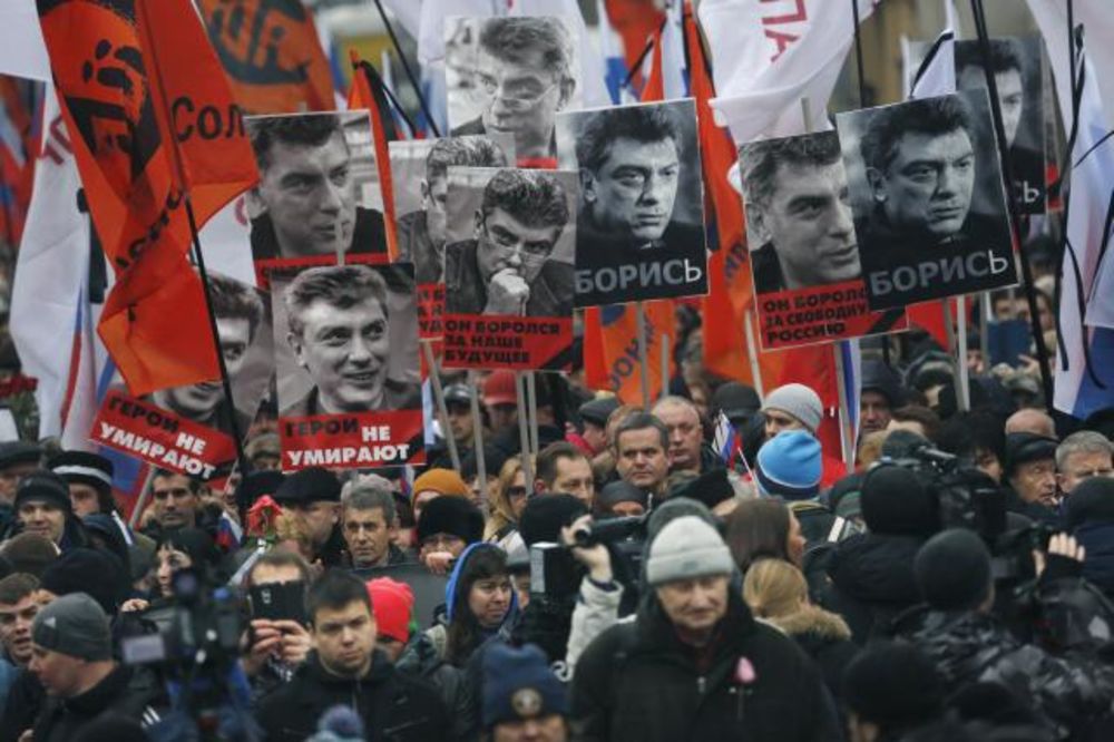 (VIDEO) UBISTVO NEMCOVA: Na maršu žalosti policija videla 21.000 ljudi, organizatori tri puta više