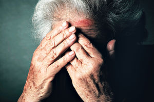 MANIJAK IZ REŠETKA: Bolesnik se iživljavao na starici od 84 godine!