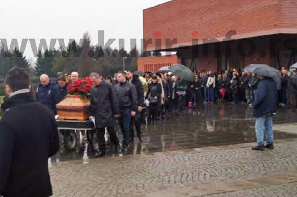 (FOTO) CEO NOVI SAD NA ISPRAĆAJU: Nenad i Jasmina Opačić sahranjeni uz tamburaše