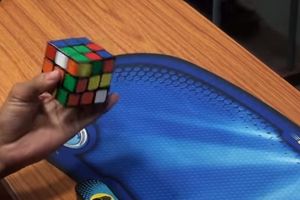 (VIDEO) GENIJALAC: 5 Rubikovih kocki složio za minut i 23 sekunde, jednom rukom!
