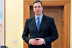 PREMIJER PROSLAVIO ROĐENDAN: Vučić od Dačića dobio karton vina