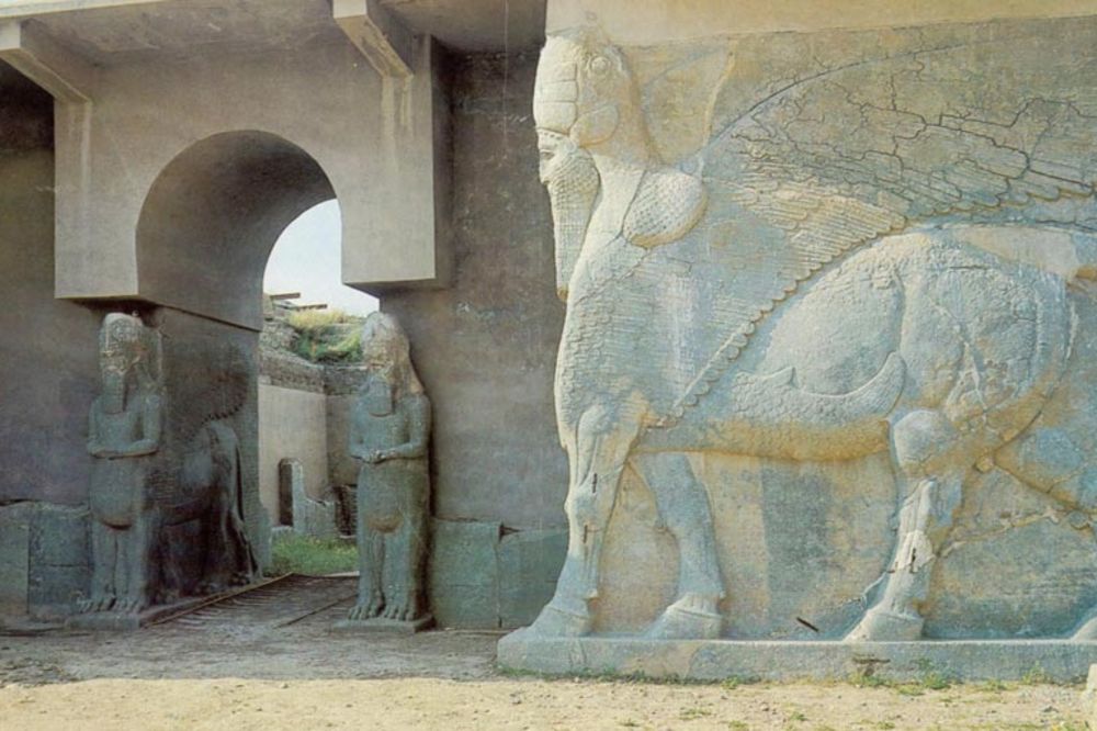 (VIDEO) ZVERI I VANDALI: ISIL uništio biser kulture - drevni asirski grad Nimrud