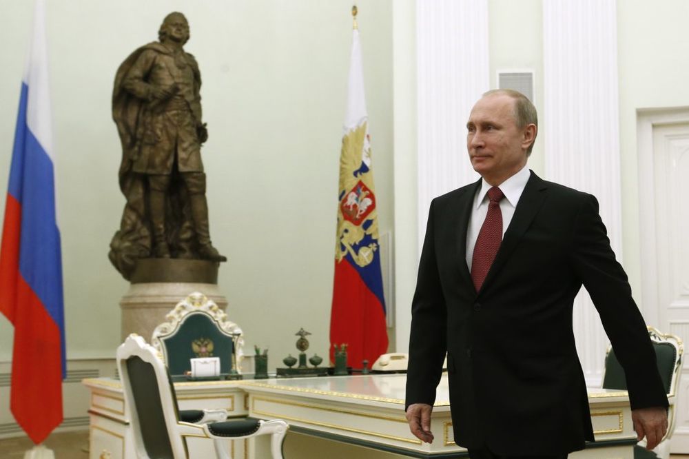 LIČNI PRIMER: Putin skresao plate sebi, Medvedevu i nizu najviših funkcionera