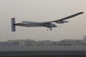 BEZ KAPI GORIVA: Solarni avion krenuo na put oko sveta