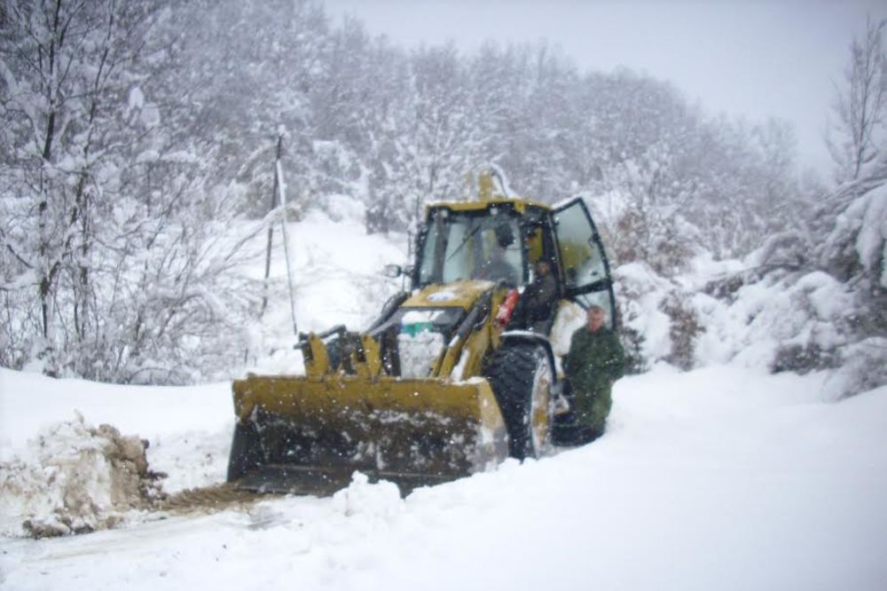 KURŠUMLIJA: 1,2 metra snega, vanredno u 11 seoskih mesnih zajednica