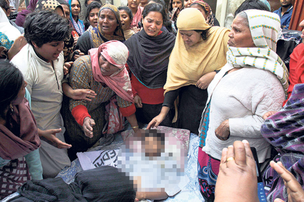 MASAKR U LAHORU: Na molitvi ubili najmanje 14 hrišćana!