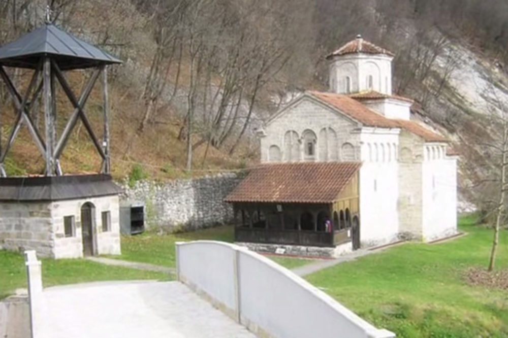 (VIDEO) ARILJE: Klizište preti da proguta manastir Klisuru