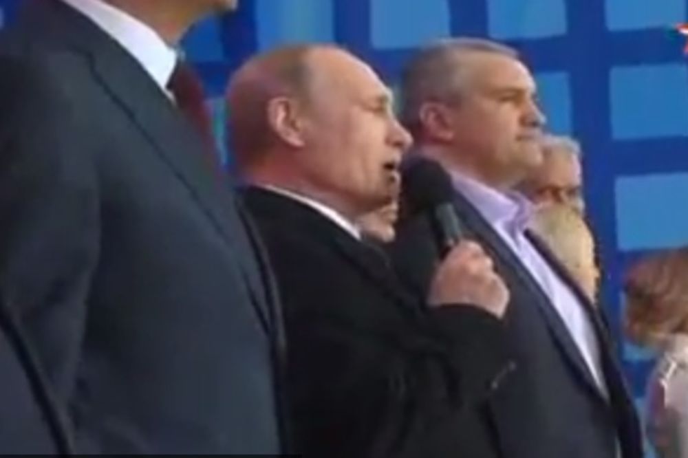 (VIDEO) PUTIN PEVA HIMNU: Evo kako je predsednik Rusije proslavio ujedinjenje sa Krimom!