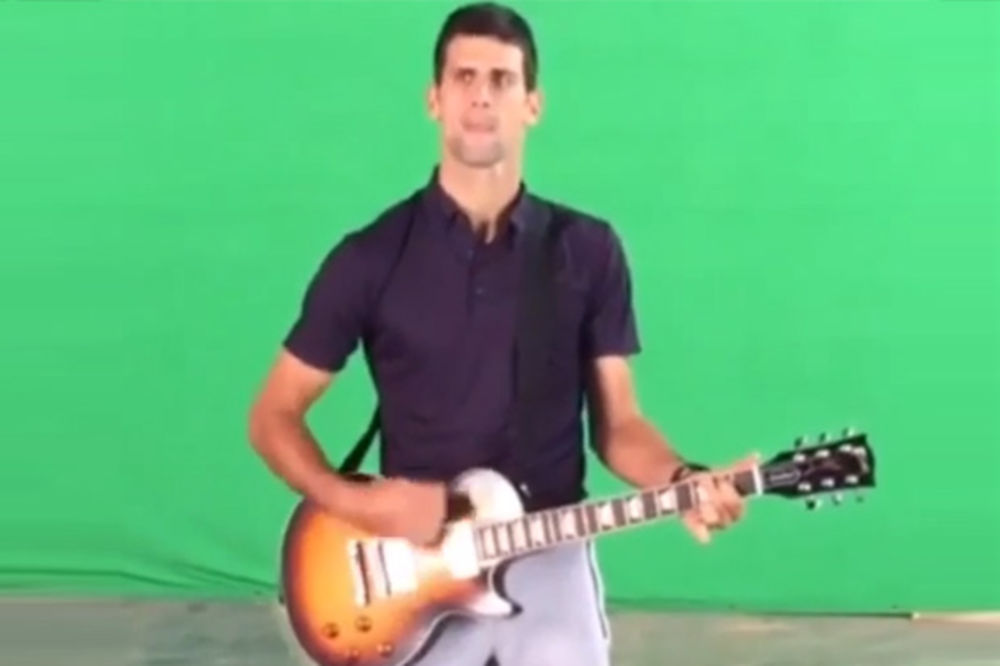(VIDEO) MALI SVIRA GITARU: Pogledajte kako se Novak zabavlja na snimanju reklame
