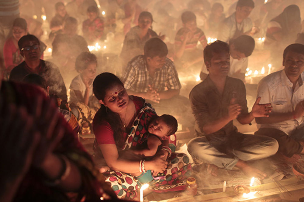 UHVATILA IH PANIKA: 10 hinduista poginulo u stampedu na ritualnom kupanju