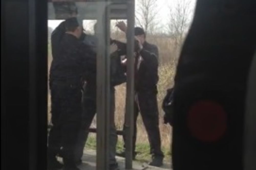 (VIDEO) OVO JE PREŠLO SVAKU MERU: Novi napad komunalaca na putnika!