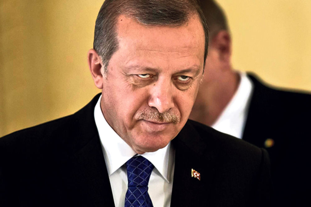Pada Erdogan, sunovratila se lira