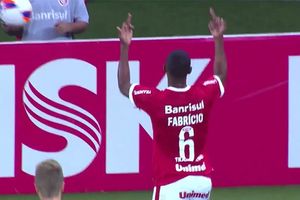 (VIDEO) SKANDAL U BRAZILU: Pokazao oba srednja prsta navijačima... Svog kluba!