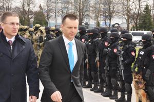 MINISTAR POLICIJE RS: Napadači na Vučića nisu samo navijači