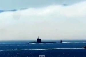 PRATILI RUSE I NADRLJALI: Englesku nuklearnu podmornicu uništio sudar sa santom leda