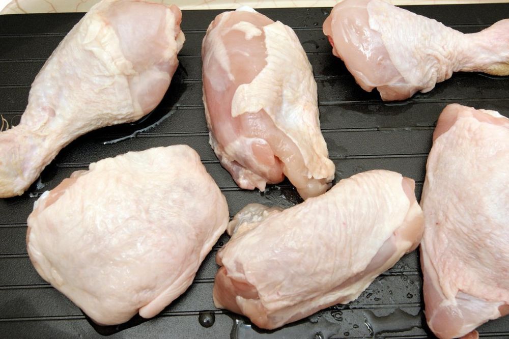 Postoji veoma dobar razlog zašto piletinu ne bi trebalo prati pre spremanja, a to je...