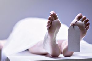 PROBUDILA SE U MRTVAČNICI: Žena spavala, a lekar je proglasio mrtvom!