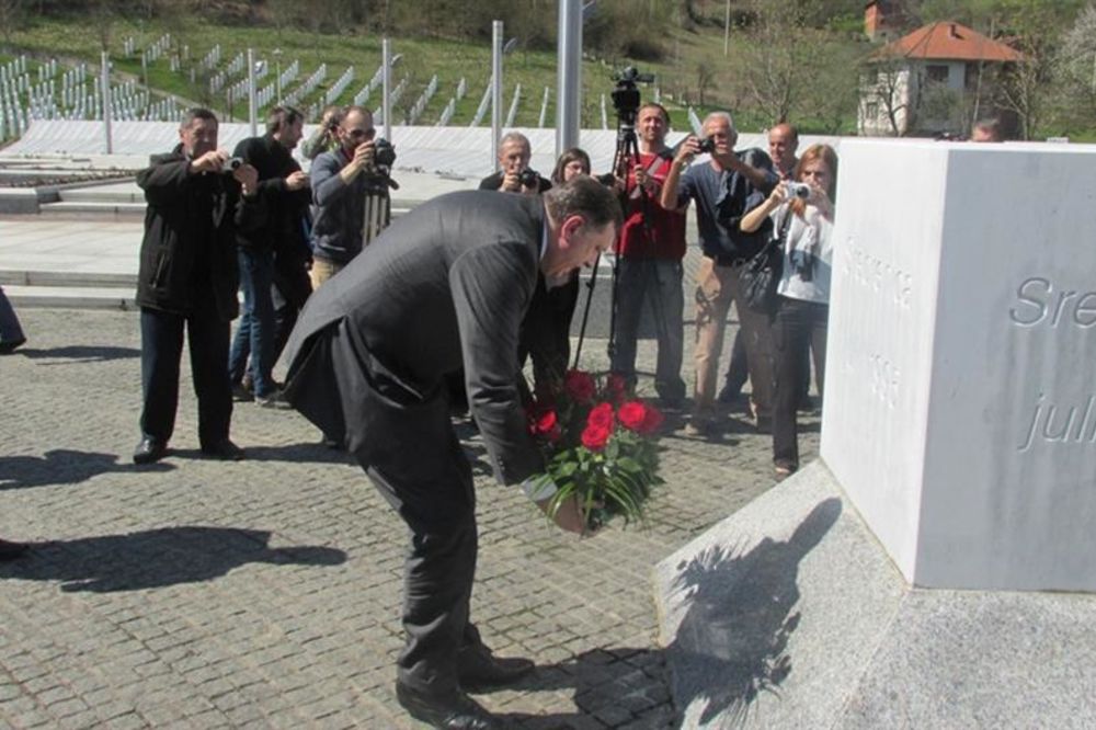 Dodik položio venac u Memorijalnom centru Potočari