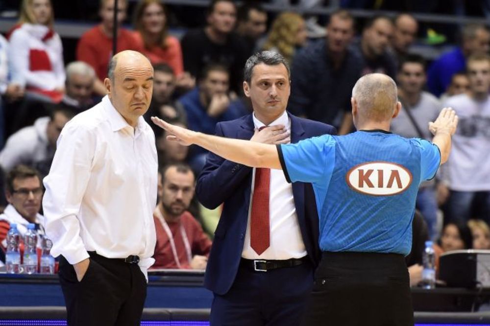 (VIDEO) BURNO I PORED TERENA: Evo kako tokom utakmice reaguju Vujošević i Radonjić