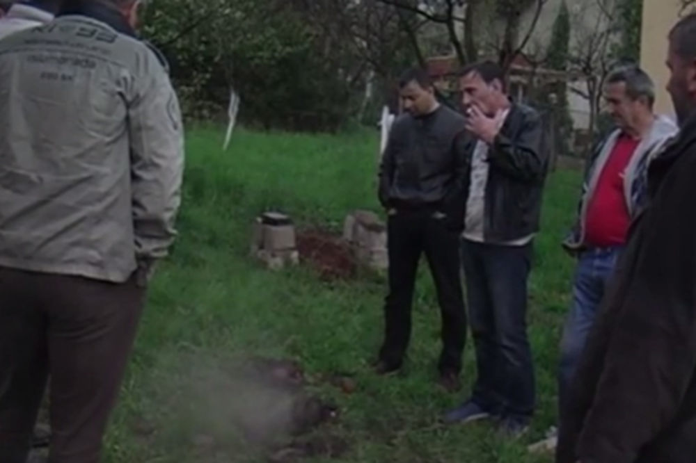 (VIDEO) ČUDO U TUZLI: Proključala voda i zemlja u Tušnju, iseljena jedna porodica!