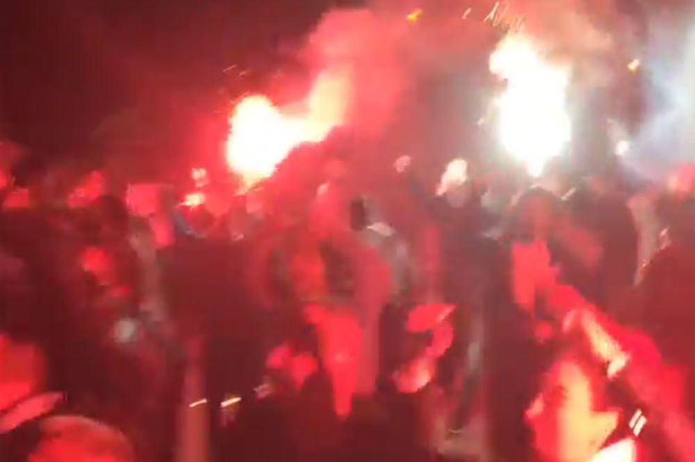 (VIDEO) Evo kako su Delije dočekale košarkaše Zvezde posle pobede nad Partizanom