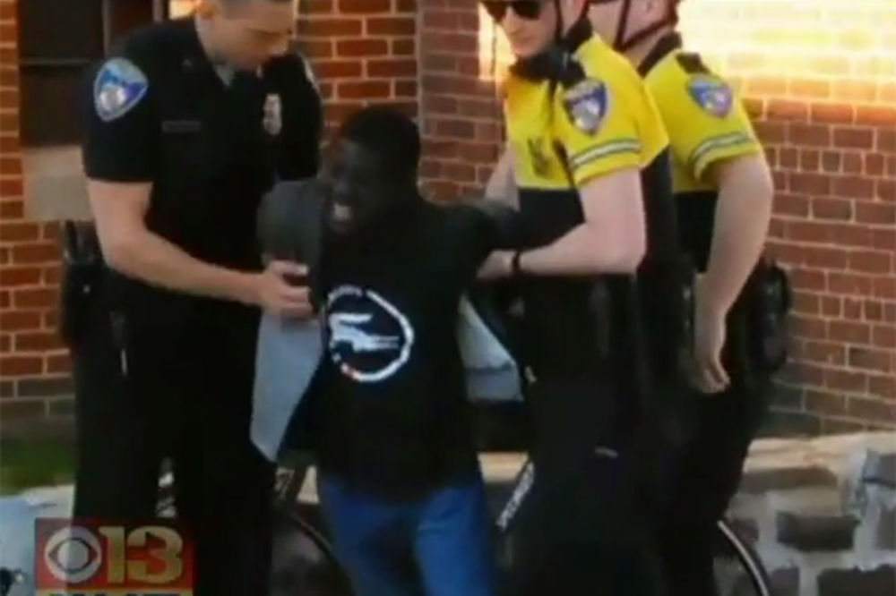 (VIDEO) BRUTALNOST POLICIJE: Afroamerikanac umro nedelju dana posle hapšenja
