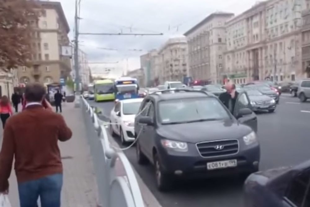 (VIDEO) RUSKA MUDROST: Da li je ovo najbolji način da zaštitiš kola od lopova?