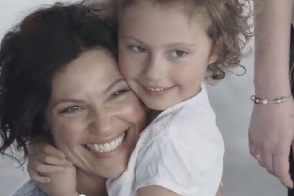 (VIDEO) EMOTIVNO: Da li dete može vezanih očiju da prepozna svoju majku?