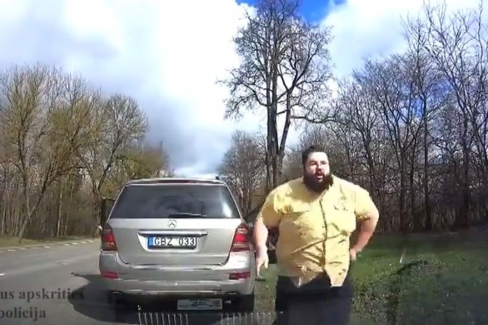 (VIDEO) POLICIJA JURILA MANIJAKA ZA VOLANOM: Vozio je kao lud, a onda je stao i desio se preokret!