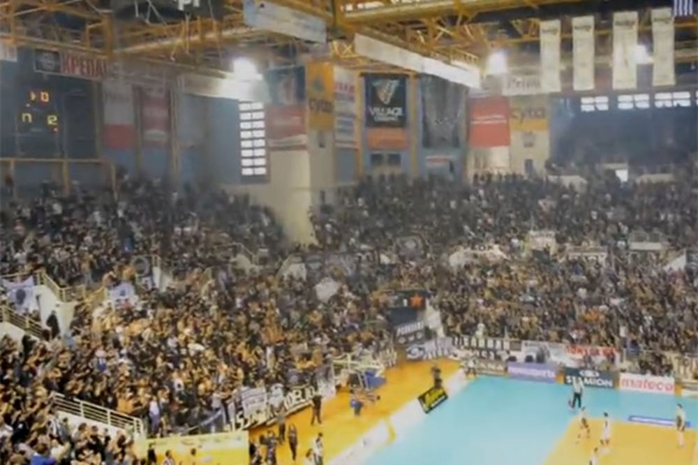 (VIDEO) KLICALI PARTIZANU: Pogledajte atmosferu koju je napravilo 8.000 navijača PAOK-a u dvorani