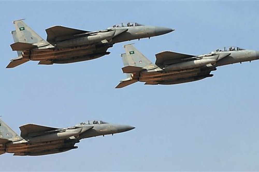 (VIDEO) PREBLIZU: Snimao je napad saudijske avijacije u Jemenu, ali nije se dovoljno odmakao!