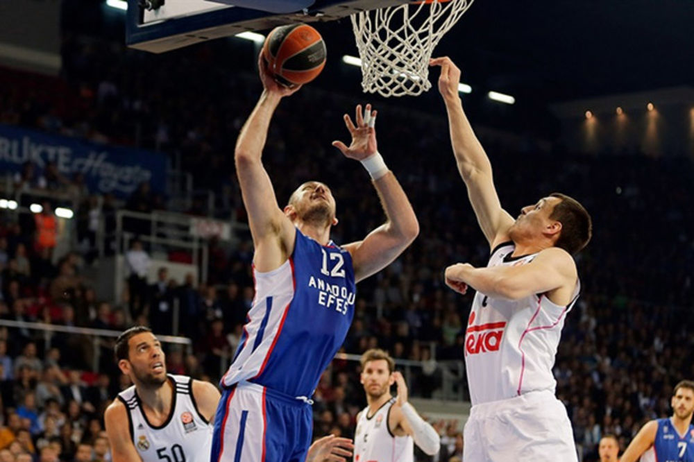 (VIDEO) IVKOVIĆ I KRSTIĆ SRUŠILI KRALJEVE: Efes uz zvuk sirene savladao Real