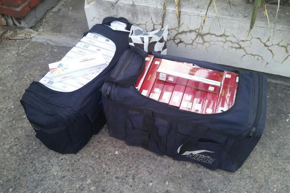 ŠVERC: Napunio dve putne torbe cigaretama