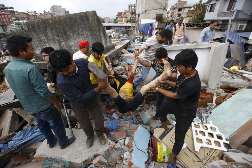 VIDEO 7,9 PO RIHTERU U NEPALU: Katmandu u ruševinama, poginulo 876 ljudi