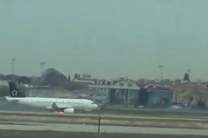 (VIDEO) DRAMA U ISTANBULU: Avion Turkiš erlajnsa u plamenu skliznuo s piste