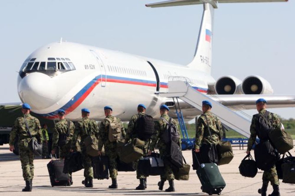 FOTO ISPRAĆAJ NA BATAJNICI: Srpski gardisti otputovali za Moskvu