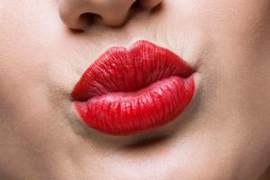 5 trikova uz koje će tanke usne izgledati punije