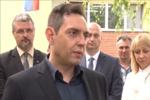 Aleksandar Vulin: Bez podrške ministarstva 180 starih iz doma u Apatinu završilo bi na ulici!