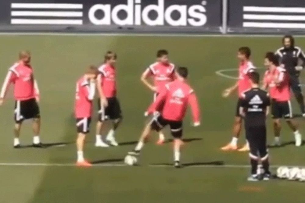 (VIDEO) MALO LEVO, PA DESNO: Pogledajte kako je Ronaldo zaludeo najmlađeg saigrača