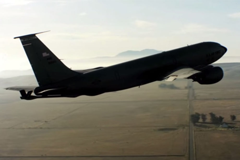 DIREKTNO IZ OHAJA: Leteći tanker KC-135R američke vojske sleteo u Beograd