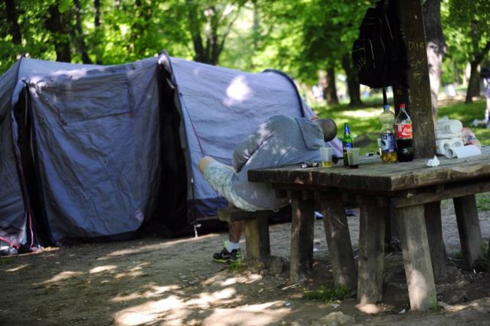 (FOTO) UŽIVO URANILA SRBIJA: Jeste li i vi ovako danas roštiljali? Možda ste i na slikama?