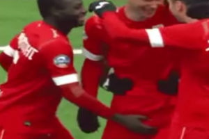 (VIDEO) TO JE LJUBAV: Hrvatski fudbaler postigao gol, a onda ga saigrač uhvatio za muškost
