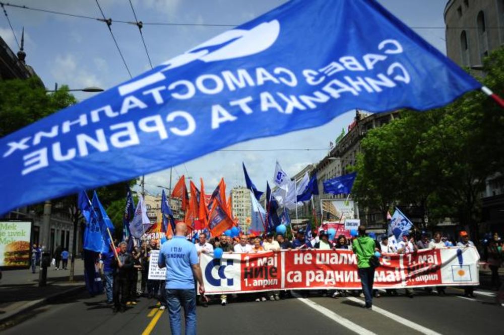 FOTO PRVOMAJSKI PROTEST: Više hiljada sindikalaca šetalo ulicama Beograda