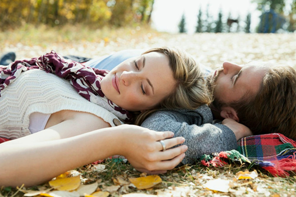 KAD ŽENA ZAVOLI: 5 stvari koje radi kada se mnogo zaljubi!