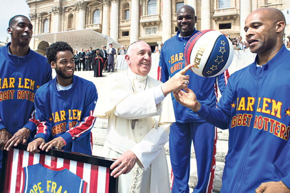 Papa Franja igrao basket