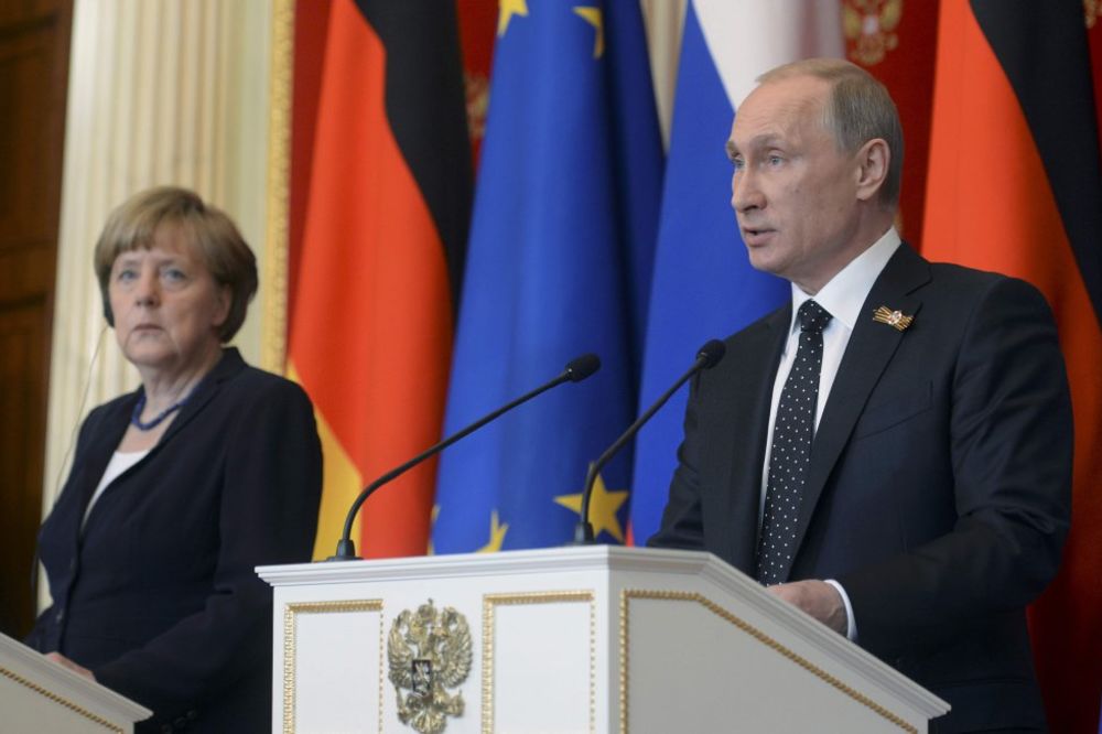 (VIDEO) SLAŽU SE DA SE NE SLAŽU: Putin i Merkelova potpuno različito o Ukrajini
