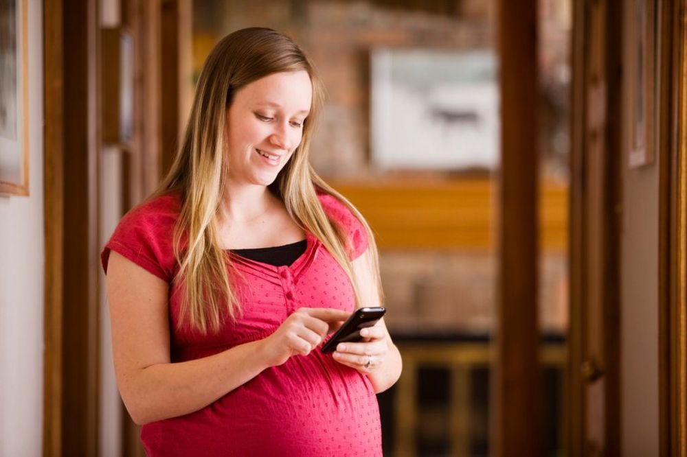 ČUVAJTE BEBE: Naučnici potvrdili da mobilni telefoni kod trudnica uznemiravaju fetuse