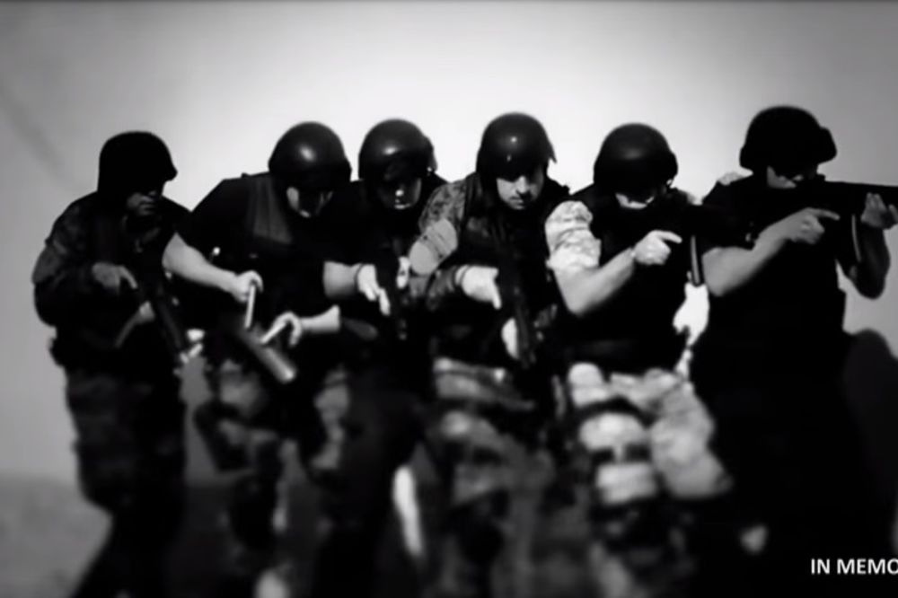 (VIDEO) U ČAST POGINULIH POLICAJACA: Sećanje na heroje koji su branili Kumanovo